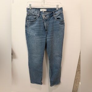 Abercrombie and fitch crossover jean. 90’s straight Ultra high rise. Size 8